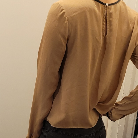 🌟🥂Forever 21 M Keyholes tan black trim long sleeve - Picture 15 of 15